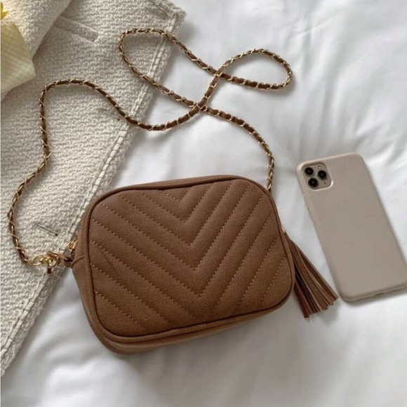 Luxe Vegan Leather Small chain crossbody shoulder bag - Picture 2 of 16